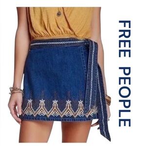 FREE PEOPLE Dream Away Hendrix Blue Denim Embroidered Wrap Mini Skirt, Size 10.